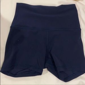 Barry’s x Lululemon Align 4 in short